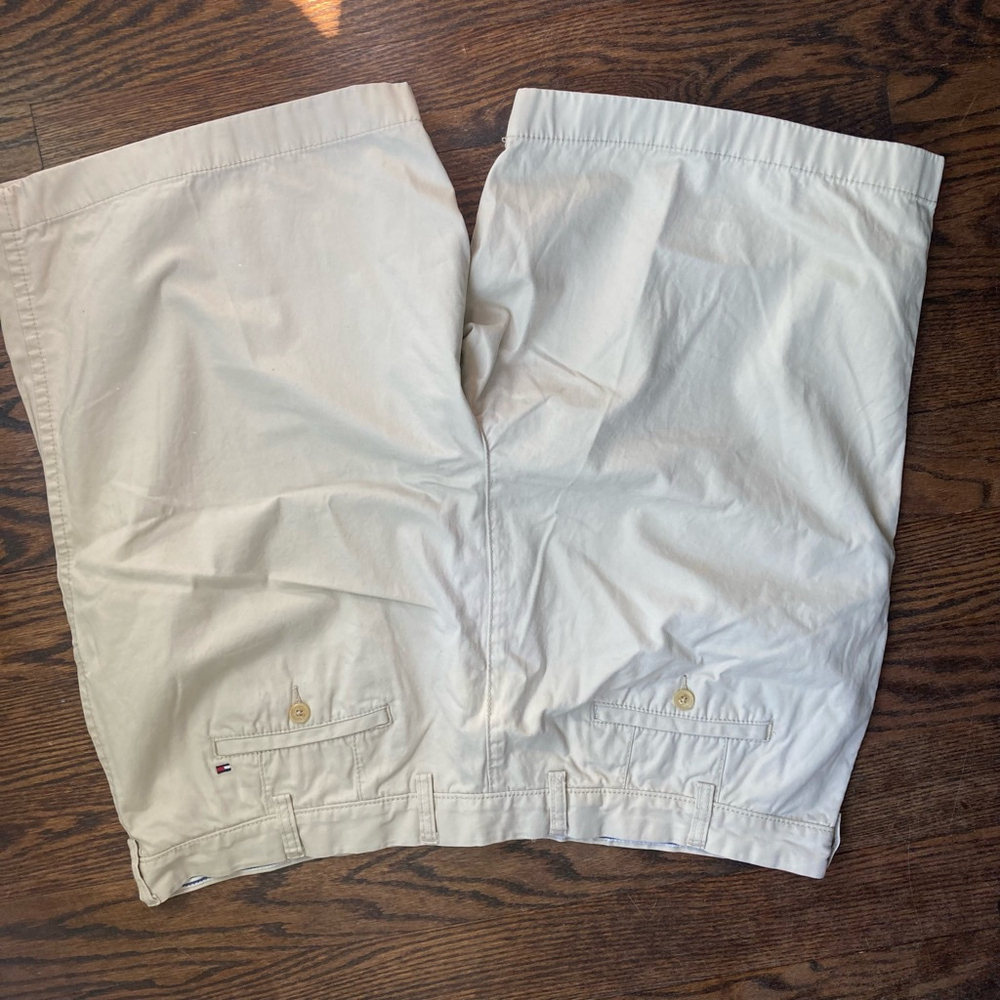 Men's Tommy Hilfiger Beige Shorts Size 42 - Picture 2 of 4